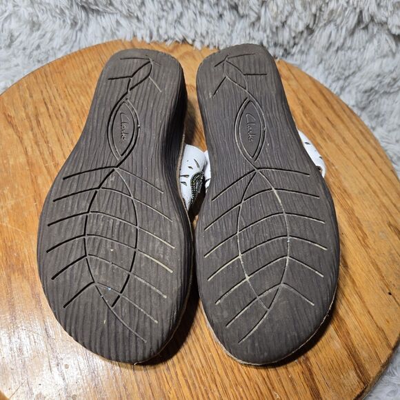 Clarks Artisan Sandals Womens Size 6M Lea White Suede Leather Latin Circle Flats - Picture 6 of 8